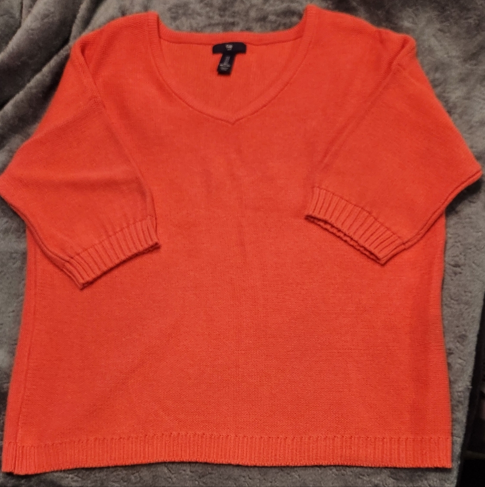 GAP Short sleeve V neck knit sweater, sz S